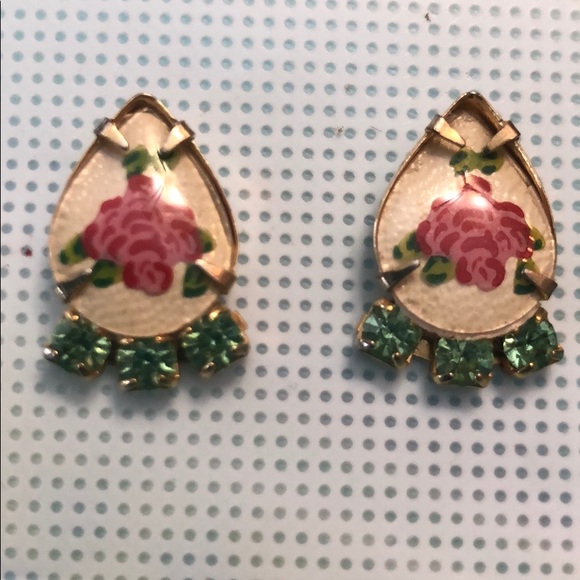 Jewelry - 🌺Beautiful vintage floral earrings🌺